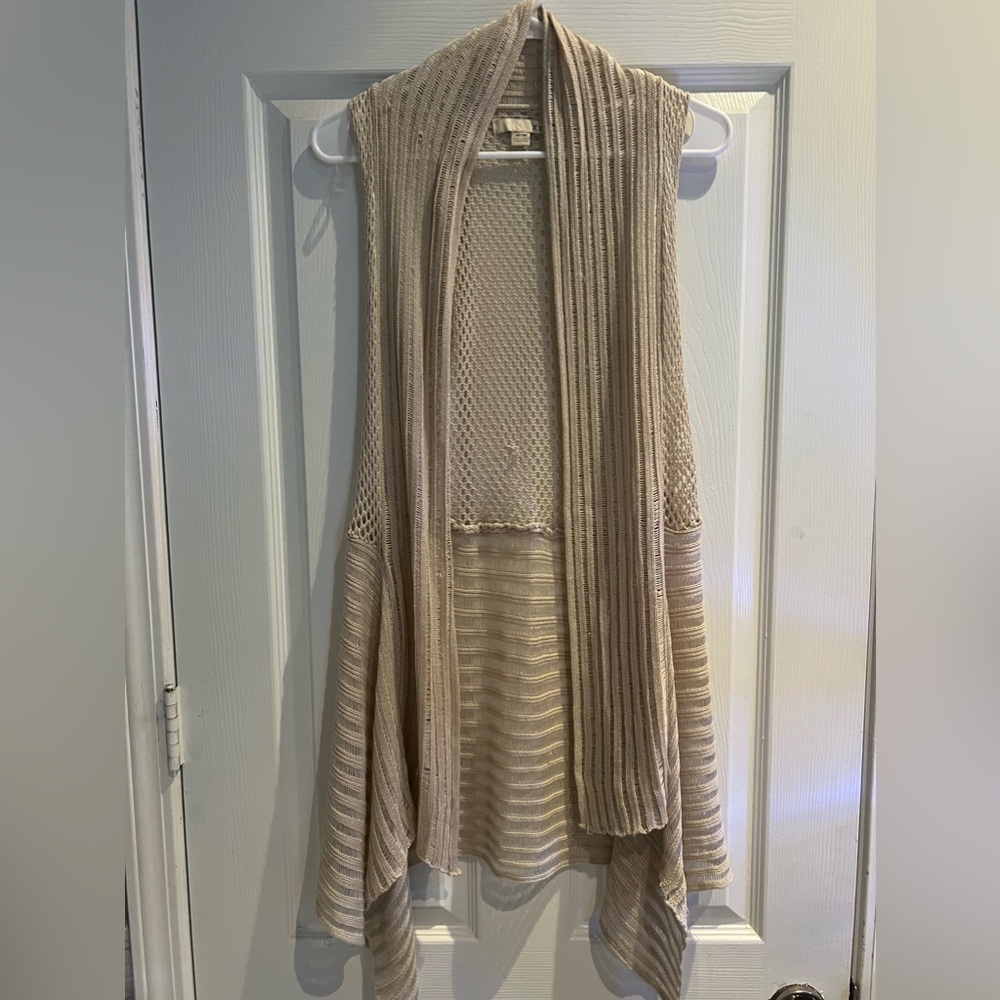 Sleeveless open weave sweater with belt